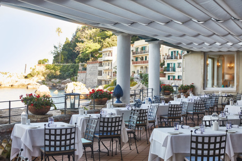 Belmond Villa Sant’ Andrea - banqueting retractable awnings - Taormina - Sicily - 2018
Design team :Filippo Scarpi - STAF - Fiesole - Florence; Vittorio Bitto - Messina