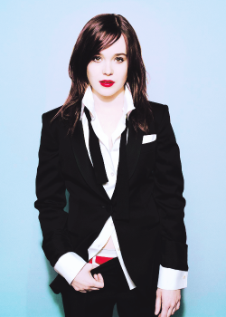 fuckthestraightline:  Suit Up, Ladies! → Ellen Page (2008) 