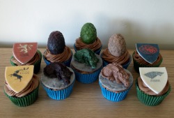 cathyscake:  Game of Thrones Cupcakes 
