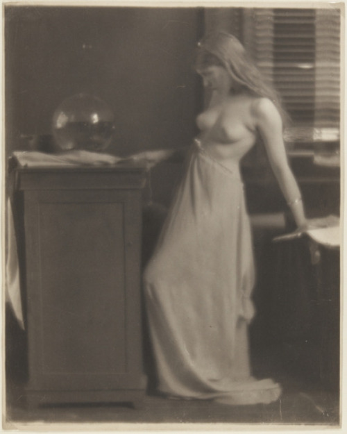 warrenpearce69:  Young woman nude , 1907 - clarence h white 
