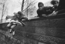 Grupaok:mary Ellen Mark, Girl Jumping Over A Wall In Central Park, New York City,