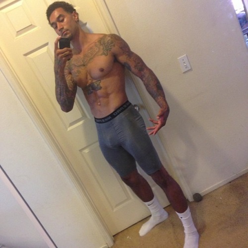 savvyifyanasty:  blakyokojones:  Kevin Thomas    > sexy af 