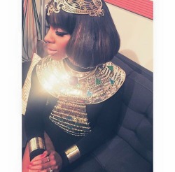 jeniphyer:  demho3zhatinq:  apaxionar:  boougiebitchh:  fish-dinner-connoisseur:  darkkkbeautyyy:  b1ackonbothsides:  txtitan:  rbofficial:  Kelly Rowland as an Egypt Queen…  ✊  😍  😍😍😍😍 yessss Kelly!  the goddess as herself  tell me