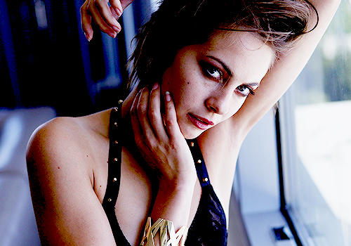 dailydccast:  It’s so much fun to play the bad girl. Everybody has that little