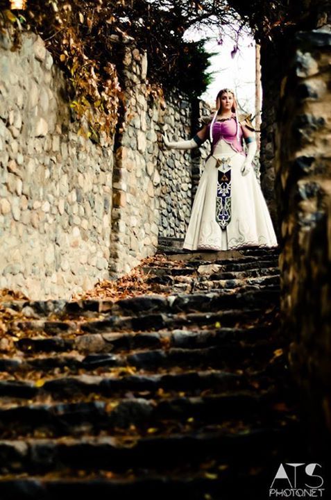 draug419:  elrowiel:It’s about time I post up a post with my Zelda cosplay in it.