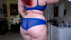 fishnethousepet:  Embracing my back fat. http://clips4sale.com/66373