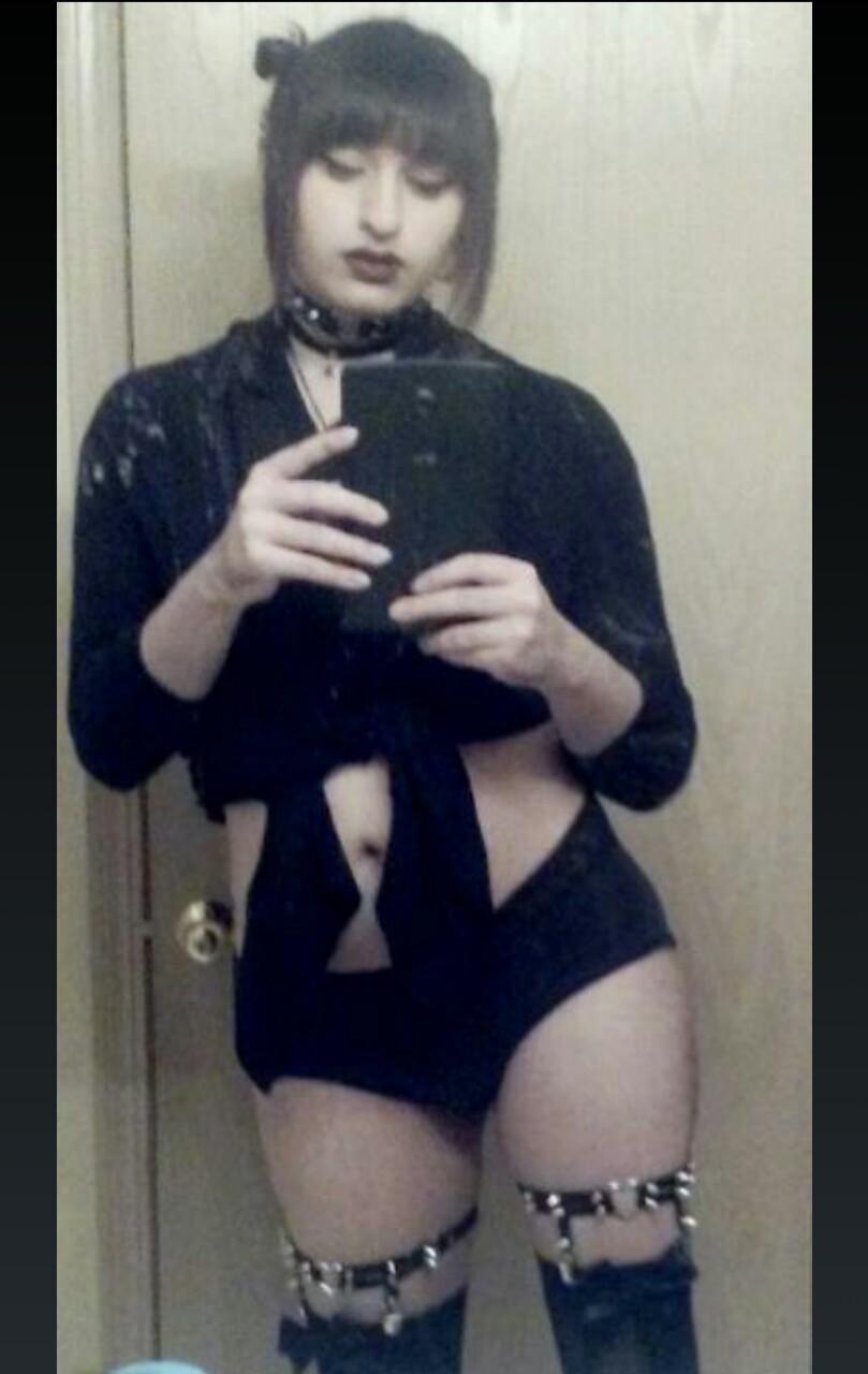 sissyslut-wannabe:  I feel so cute tonight, too bad the only cock I’m getting tonight
