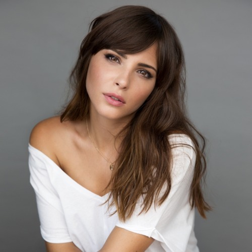suchfaces: Andrea Duro. Spanish