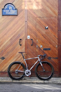 invisiblerohan:bikeplanet:Vuelovelo Twisted V8 Sweet bicycle, and that saddle!