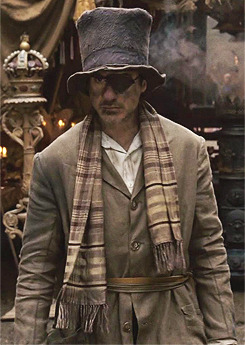  BECAUSE IT’S HALLOWEEN: Sherlock Holmes’ disguises. 