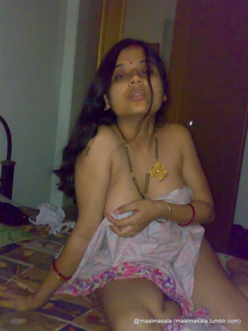 maalmasala:  Hot desi indian wife Radha fucked, fucks n sucks - Maal Masala