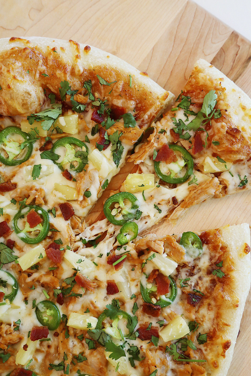 foodiebliss:  Pulled Pork Jalapeño Pineapple Pizza with Bacon and CilantroSource: