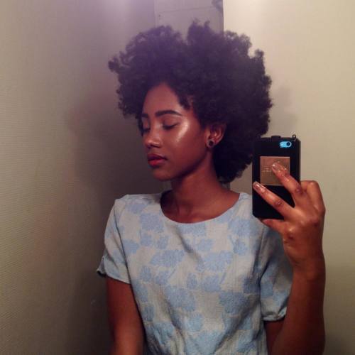 iamhannalashay:  alerojasmine:  rabyrose:  Twist out .  #blackgirl #afro #twistout  That glow   Oh my god