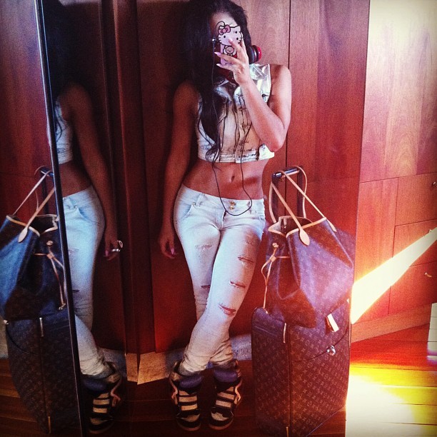 rosaacosta:  Aprovechando Los espejos ahora que los tengo ! On my way to New Orleans