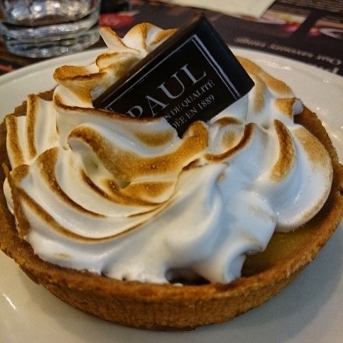 Lemon creme tart with soft meringue #dessert #food  Happy Saturday!!! (at Paul’s Boulangerie Patisserie)