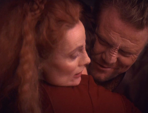 startrekhugs:[image: Five photos showing a Kira-Lupaza-Furel group hug. Images from Trekcore.]