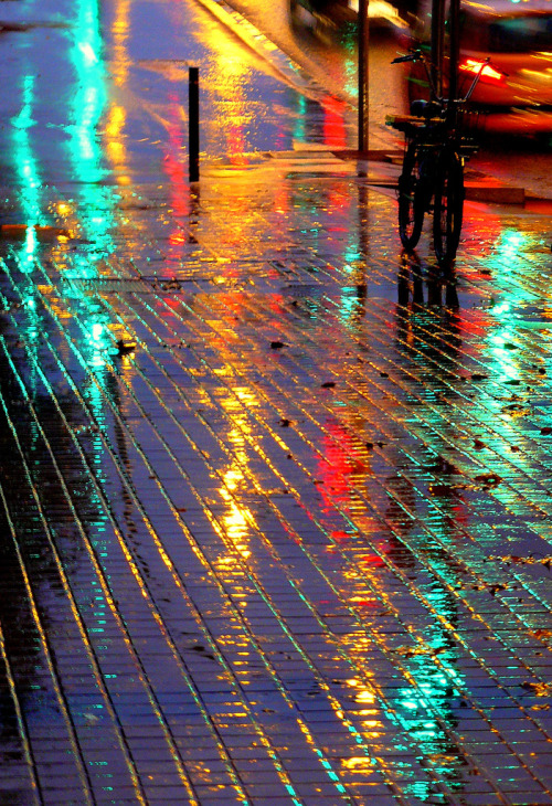 Raining by Jordi Meneses S. 