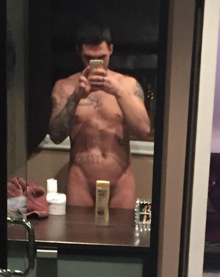 jezebelsboys:  British Actor Kirk Norcross gets exposed. 😍😍 Watch the video