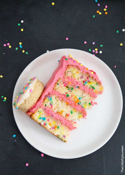 sweetoothgirl:   FUNFETTI DOUGHNUT CAKE