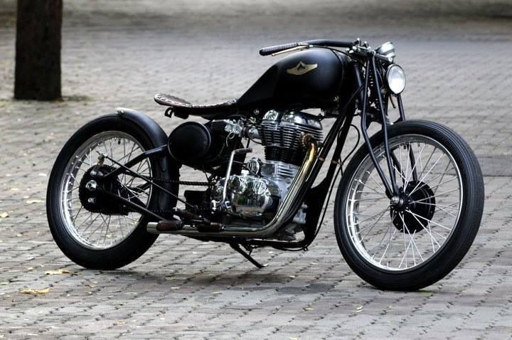 rubber-smoke-oil-liquor-ladies:  Royal Enfield. They’ve got a great looking motor,