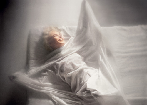 thecinamonroe:  Marilyn Monroe photographed