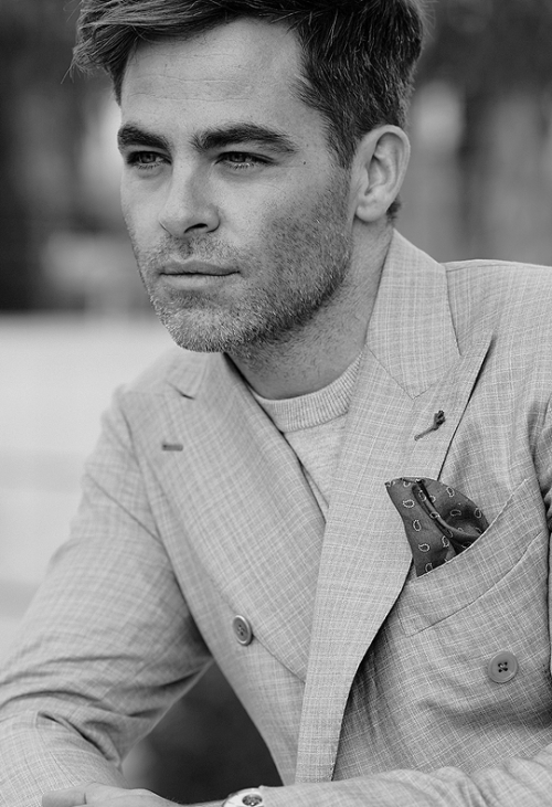 pinesource:Chris Pine© DuJour