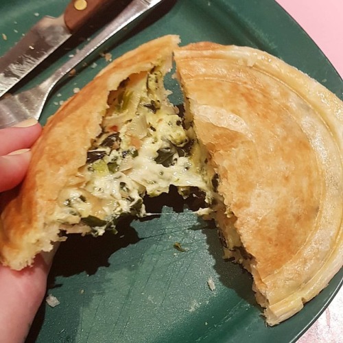 Homemade spinach and ricotta pie.  #food #foodie #foodporn #foodieporn #foodofinsta #foodofig #foodofinstagram #foodgram #foodgasm #melbournefoodies #melbournefoodie #spinach #ricotta #pie #spinachandricotta #homemade #dinner #yum