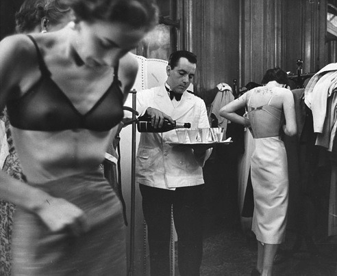 catwalkcats:Model Behaviour: Models backstage at a fashion show in France, 1953. By Kurt Hutton