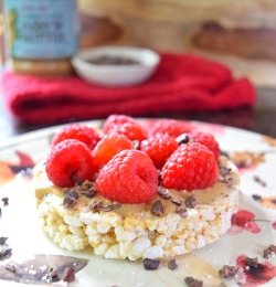 greatfoodlifestyle:  Chocolate Raspberry Brown Rice Cakes are a delicious, healthy, light alternative to sugary desserts.  Gluten and dairy free. Recipe Here.