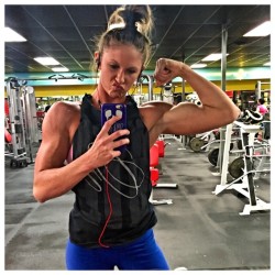 musclegirlsinmotion:  @annatay32 : Flex Friday