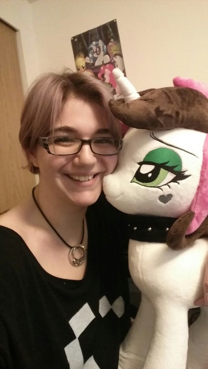 ask-shyartponyblog:  splitterpic:  skuttz:  SHUT UP AND SCREAM WITH ME!!  Thank you so much Atlas! I gave up on ever being able to afford a plush a long time ago. You seriously didn’t have to, but I am seriously glad you did.  Now i just need some shennan