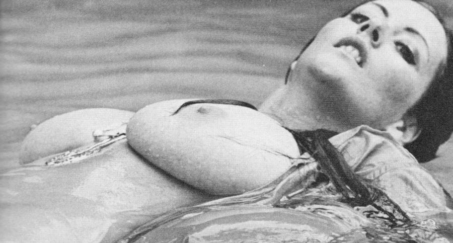 mondotopless:  Lili Verdi