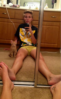 walkinghardon:  sictransit-gloria-mundi:  When sad, no pant + cat  http://walkinghardon.tumblr.com come stare at hot guys with me. 