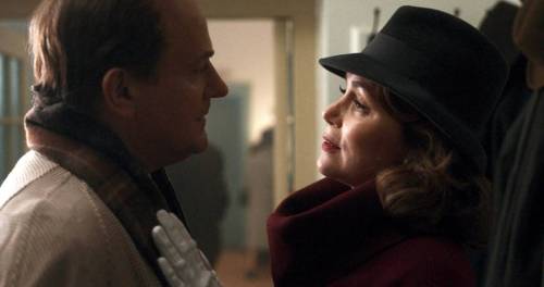 Keeley Hawes as Patricia Neal and Hugh Bonneville as Roald Dahl in To Olivia (2021)