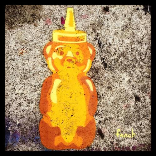 Sweet little honey bear. #art #sidewalkart #honeybear #bear #wynwood (at Miami Wynwood Art District)