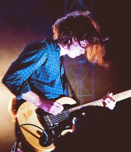 bassistbehindthesecretdoor:Alex Turner | Arctic Monkeys(not my picture) 