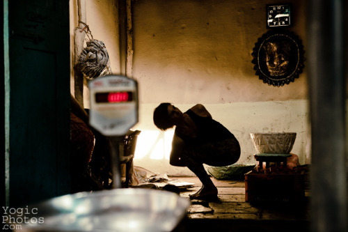 Deb Williams in Deveraja Market, Mysore, India.Find Deb in New Jersey at ashtangayogamontclair.comPh