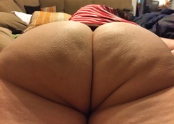 justalil7:  assman4everhd:  You need a spot to rest your head? Mama’s got you….  Beautiful ass 