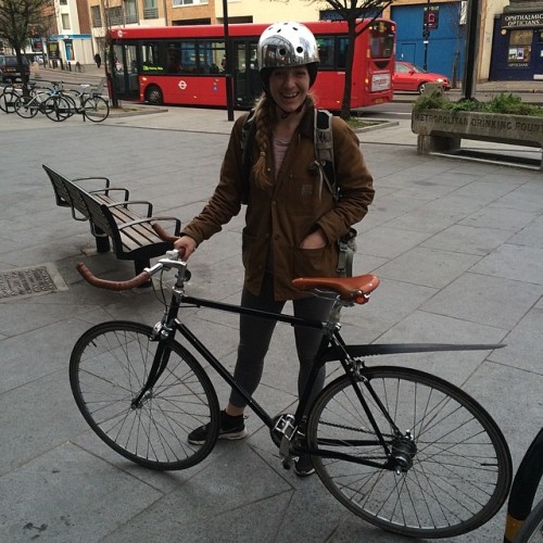 davewellbeloved: Florence with her Kennedy #cycling #spnldn #london (at look mum no hands!)