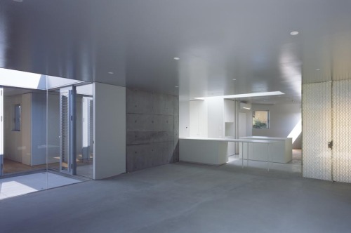 jpn-arch:  穂積の住宅 //  Kazuki Moroe Architects {ph cr. Hiroshi Ueda }