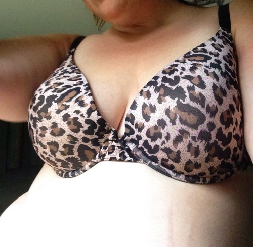 hercurves:  Just me, being cute and giving zero fucks.