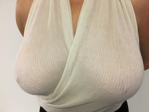 doityself: splani: nippelalarm:  WOW!!!  Delicious  Nice tits