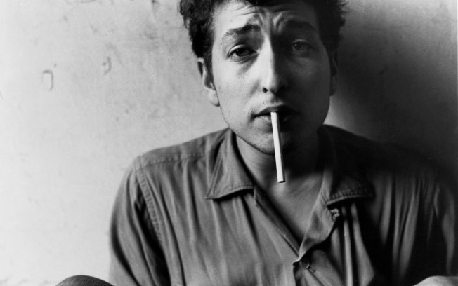 babeimgonnaleaveu:  Bob Dylan photographed by John Cohen in New York, 1962. 