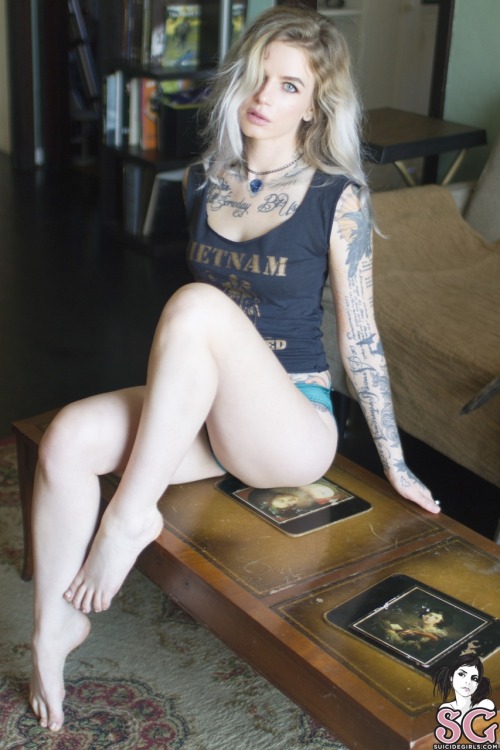 mydumpingspot-girls:  Vice Suicide