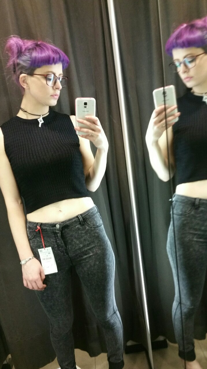 ryuryuko:  Some changing room selfies from the other day. Someone please buy me these