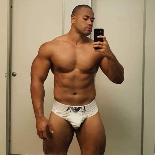 toa-samoa: Tama Toa mai Tonga ButtaFace but that body is bomb tho!