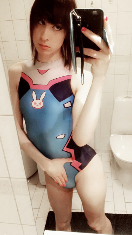 Look who got a D.Va swimsuit and is just straight up rocking it.