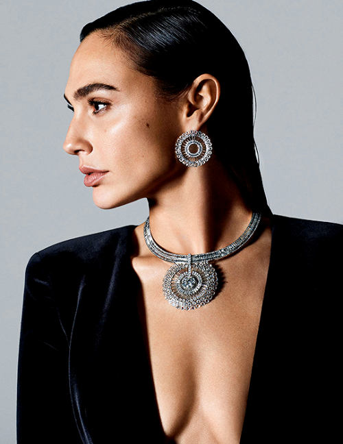 GAL GADOT FOR THE TIFFANY & CO BLUE BOOK “BOTANICA”. © Tiffany & Co.