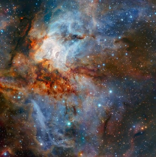 This image shows the star cluster RCW 38, as captured by the HAWK-I infrared imager mounted on ESO’s
