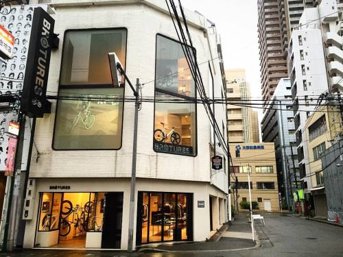 Decided to pop by @brotures Osaka store. #brotures_osaka #brotures #fixed #fixedgear #osaka #osakaja